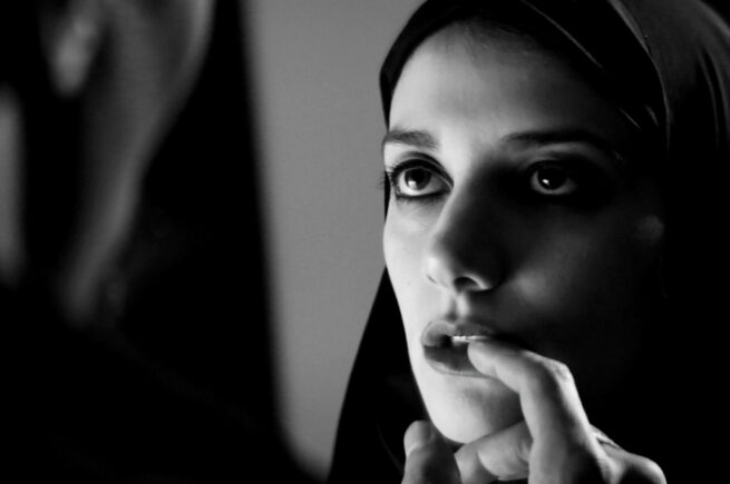 A Girl Walks Home Alone at Night (Ana Lily Amirpour, 2014)