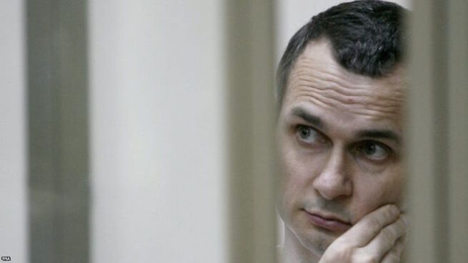 La justicia rusa condena a veinte años de cárcel al realizador ucraniano Oleg Sentsov