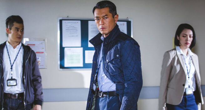 “Three” o la plasticidad del tiempo “Three” o la plasticidad del tiempo